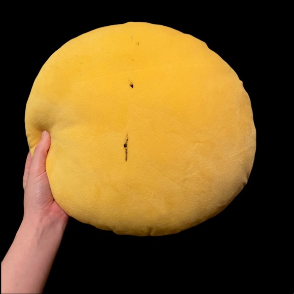 Heart Eyes😍 emoji pillow - Picture 2 of 3